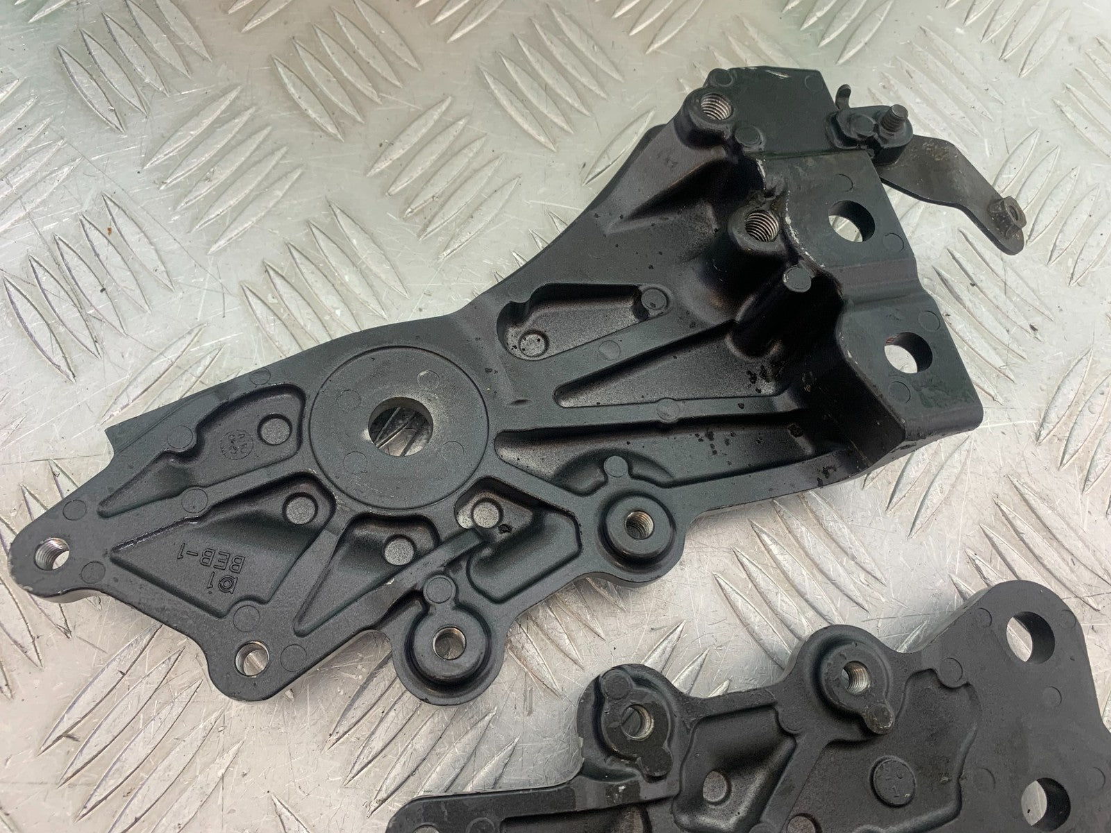 YAMAHA YZF R7 HANGER FRAME MOUNTS   YEAR 2022-2025 (CMB1255)
