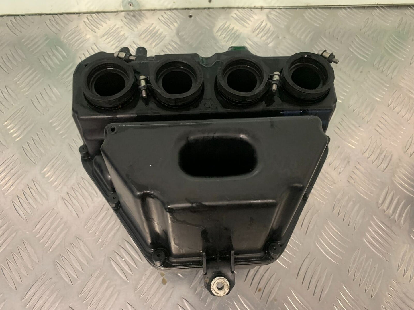 YAMAHA XJ6 XJ6-S AIRBOX   YEAR 2009-2015 (STOCK 991)