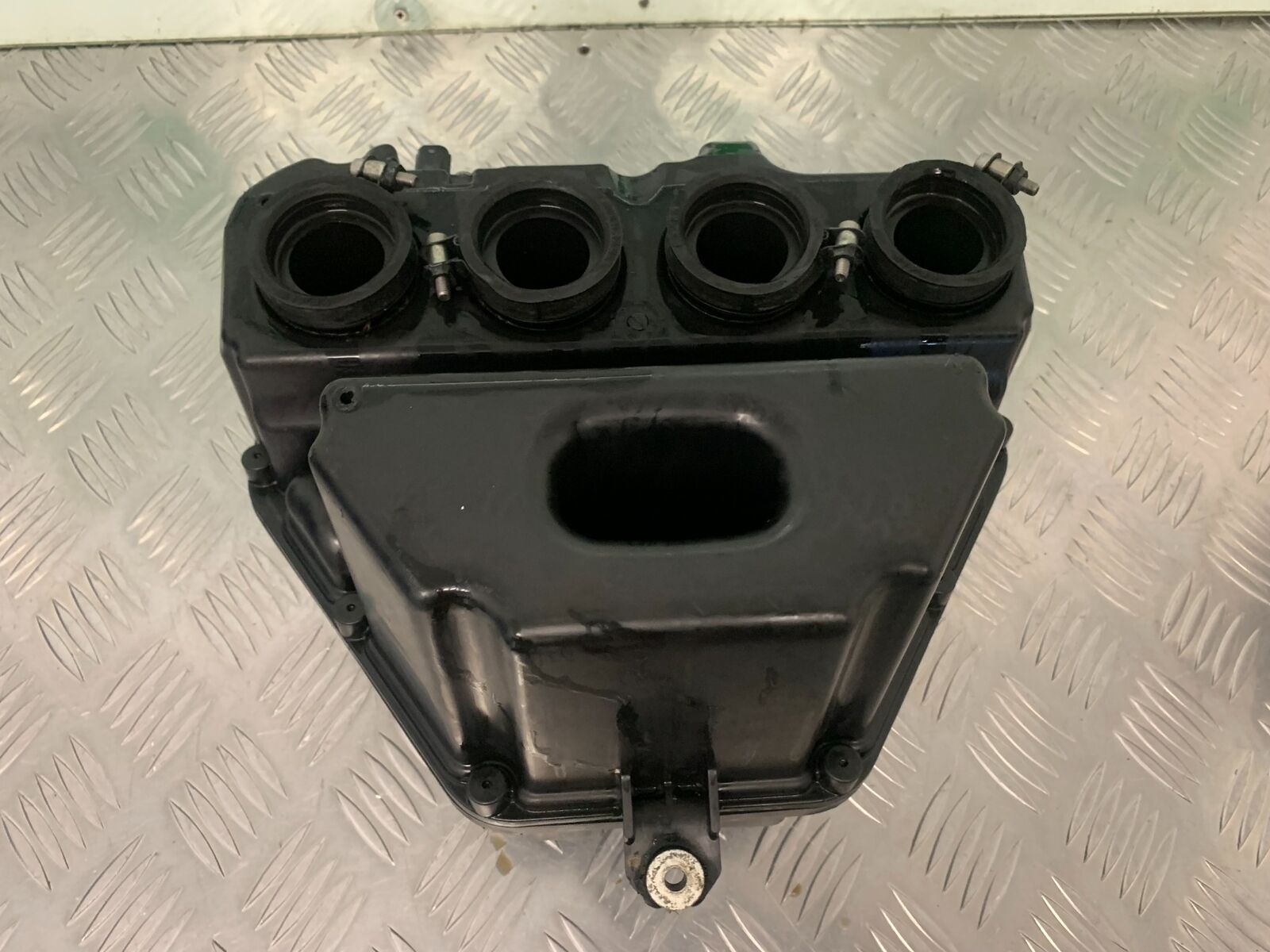 YAMAHA XJ6 XJ6-S AIRBOX   YEAR 2009-2015 (STOCK 991)
