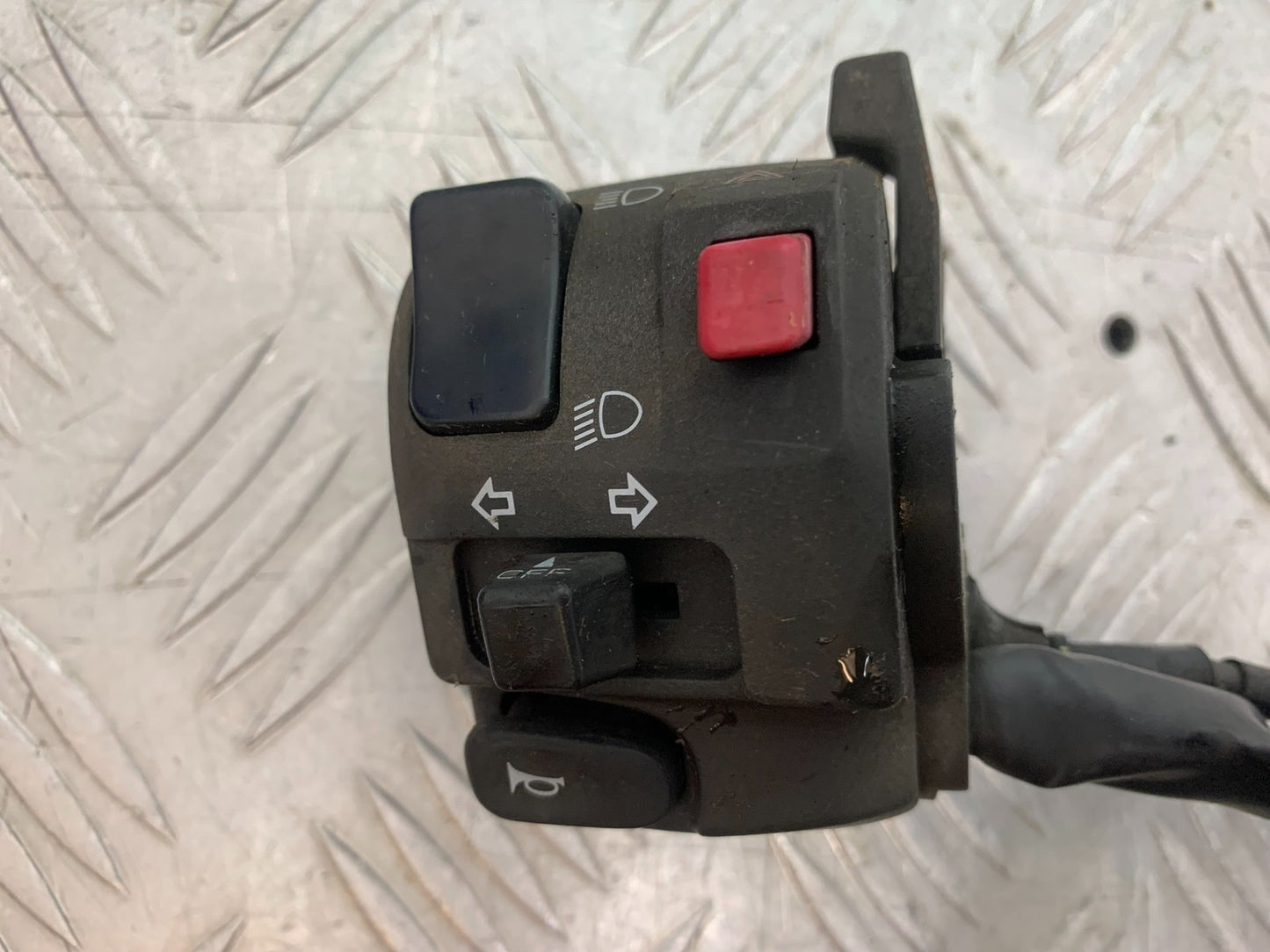 YAMAHA FZS600 FAZER 600 LEFT SWITCH GEAR YEAR 1998-2001 (CMB1267)