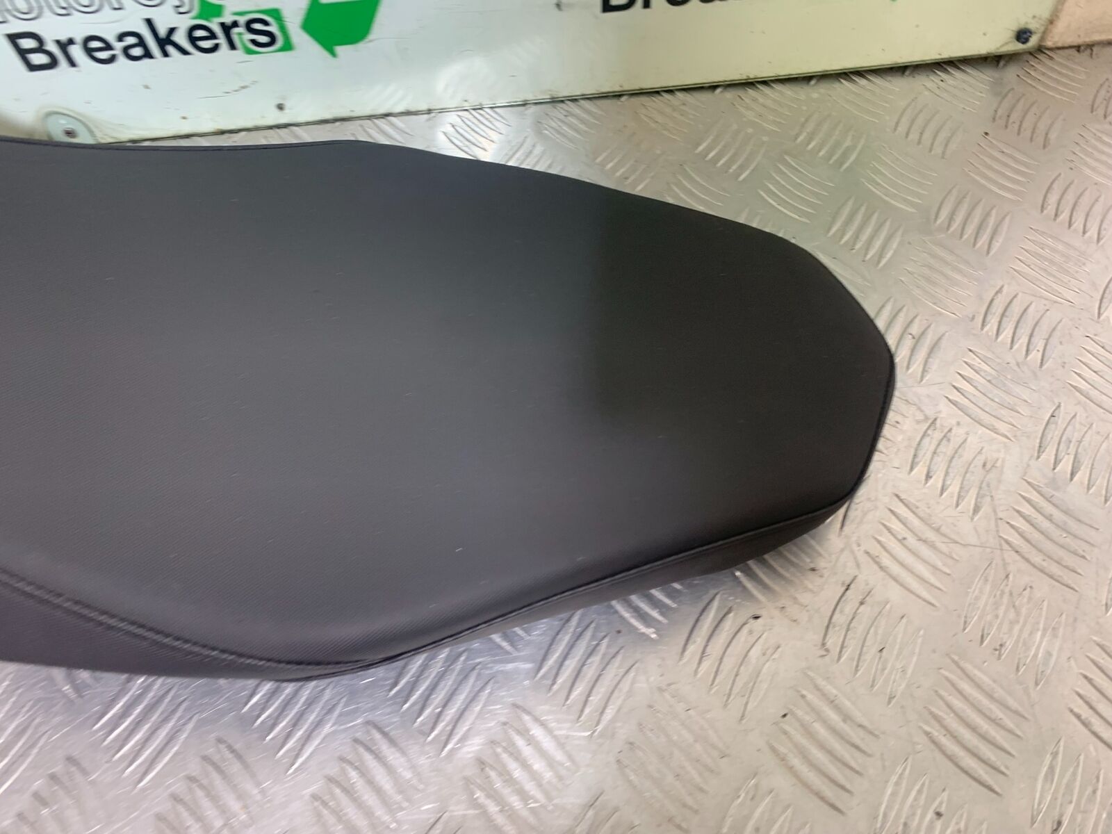 KTM 990 SUPERMOTO T SEAT  YEAR 2010-2011  (CMB1127)