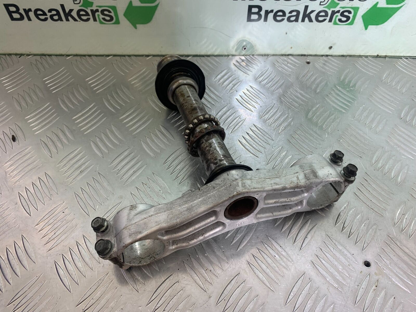 KAWASAKI ZZR1200 ZZR 1200 BOTTOM YOKE  YEAR 2002-05 (STOCK 993)