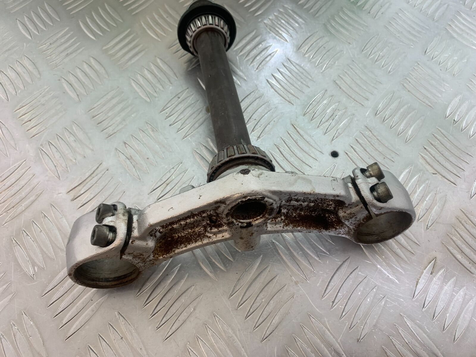 KAWASAKI ZR 750 ZEPHYR BOTTOM YOKE YEAR 1991-95 (CMB1008)
