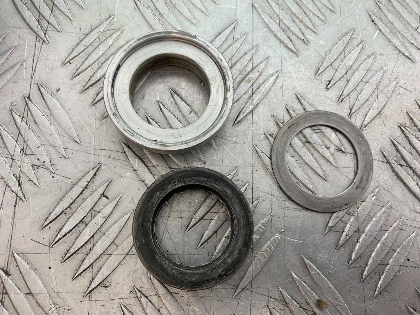 DUCATI 996 SPS 748 916 998 REAR WHEEL SPINDLE NUT & WASHERS  1999-2000 (CMB1209)