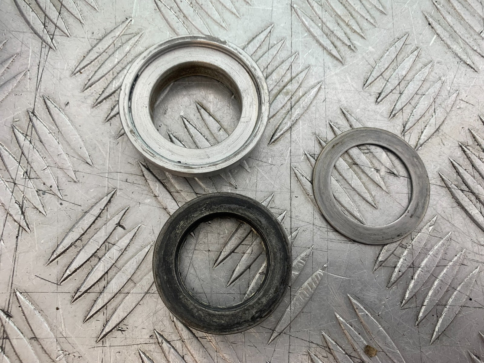 DUCATI 996 SPS 748 916 998 REAR WHEEL SPINDLE NUT & WASHERS  1999-2000 (CMB1209)