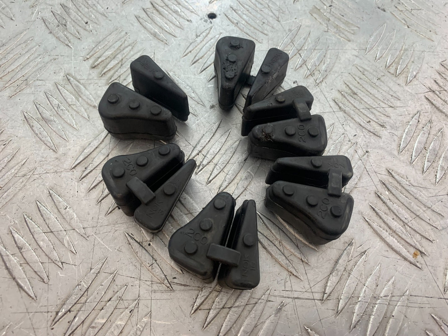 YAMAHA YZF R1 14 B BIG BANG CUSH DRIVE RUBBERS   2009-14 (CMB1175)