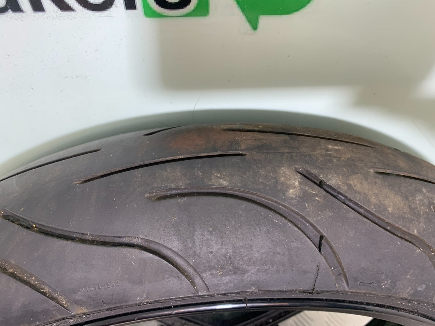 KAWASAKI ZX10R ZX10 R FRONT WHEEL (GOOD TYRE)  2008-2010 (CMB1301)