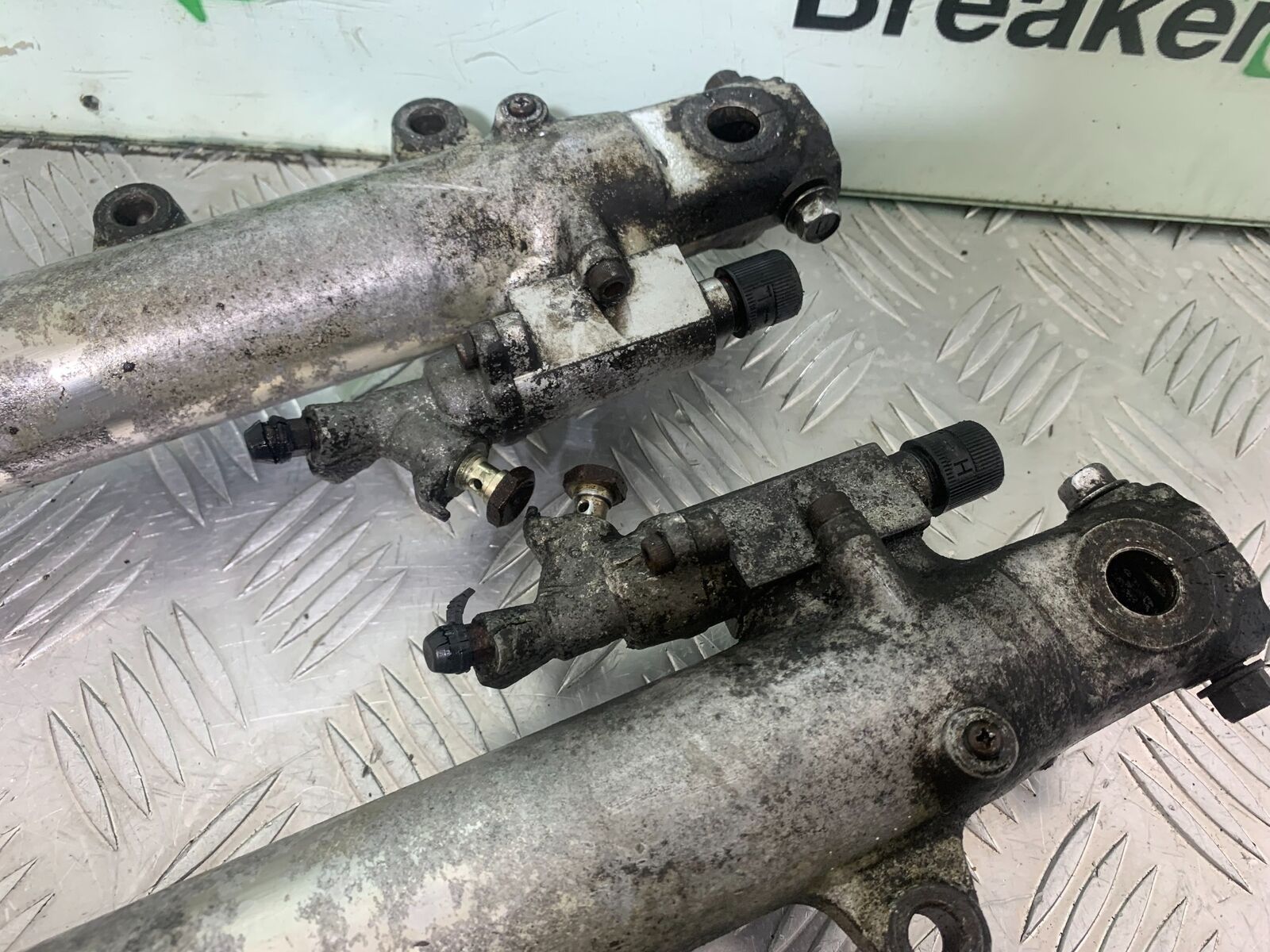 YAMAHA FJ1100 FJ 1100 FORKS   YEAR 1984-1985 (CMB1101)