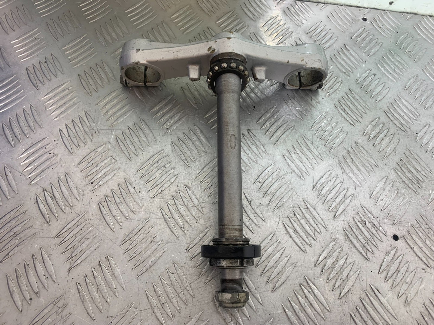 SUZUKI GSX750 INAZUMA BOTTOM YOKE   YEAR 1998-2003 (CMB1308)