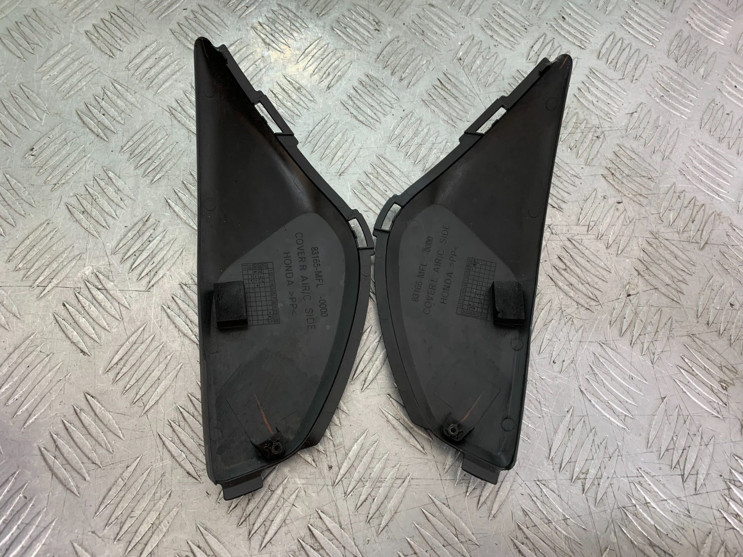HONDA CBR1000 RR LEFT AND RIGHT INFILLS  YEAR  2008-2011 (CMB1330)