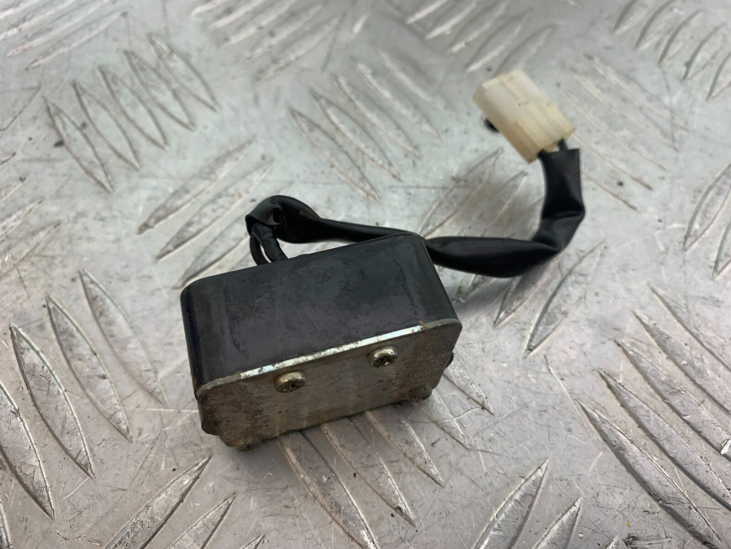 YAMAHA XS1100 MIDNIGHT SPECIAL 2 PIN RELAY YEAR 1980-1982 (CMB1122)