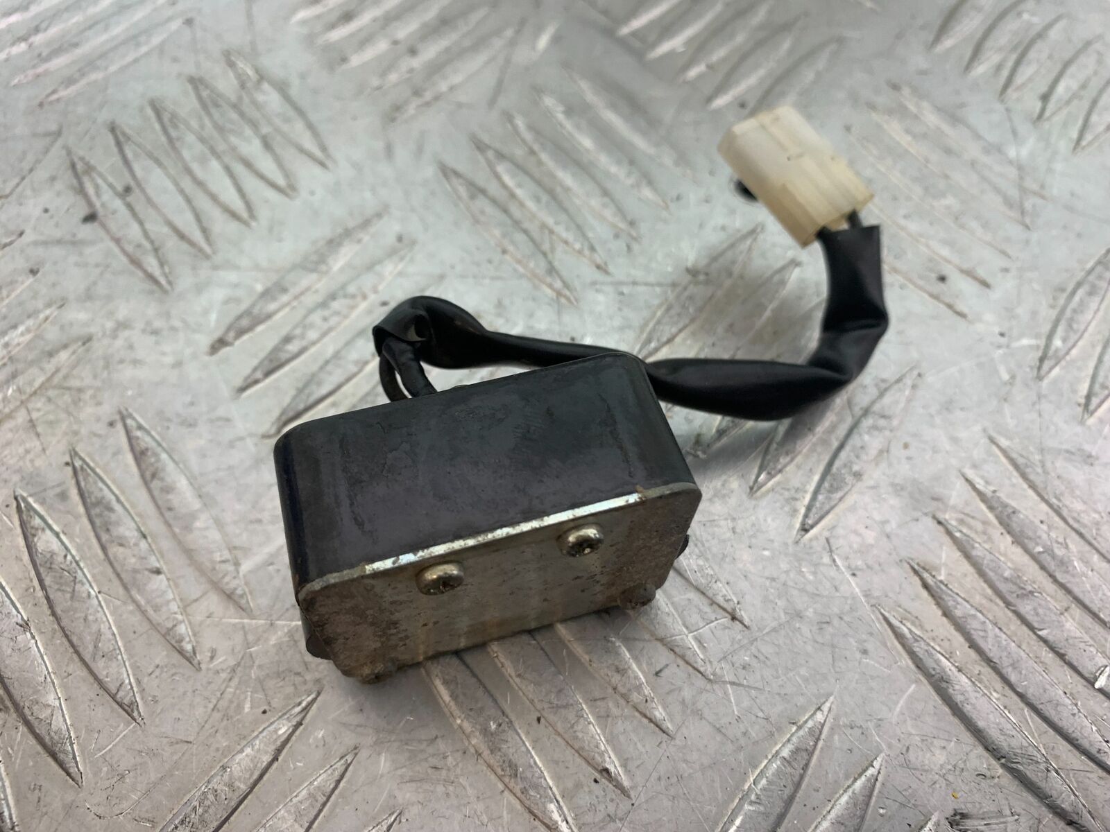 YAMAHA XS1100 MIDNIGHT SPECIAL 2 PIN RELAY YEAR 1980-1982 (CMB1122)