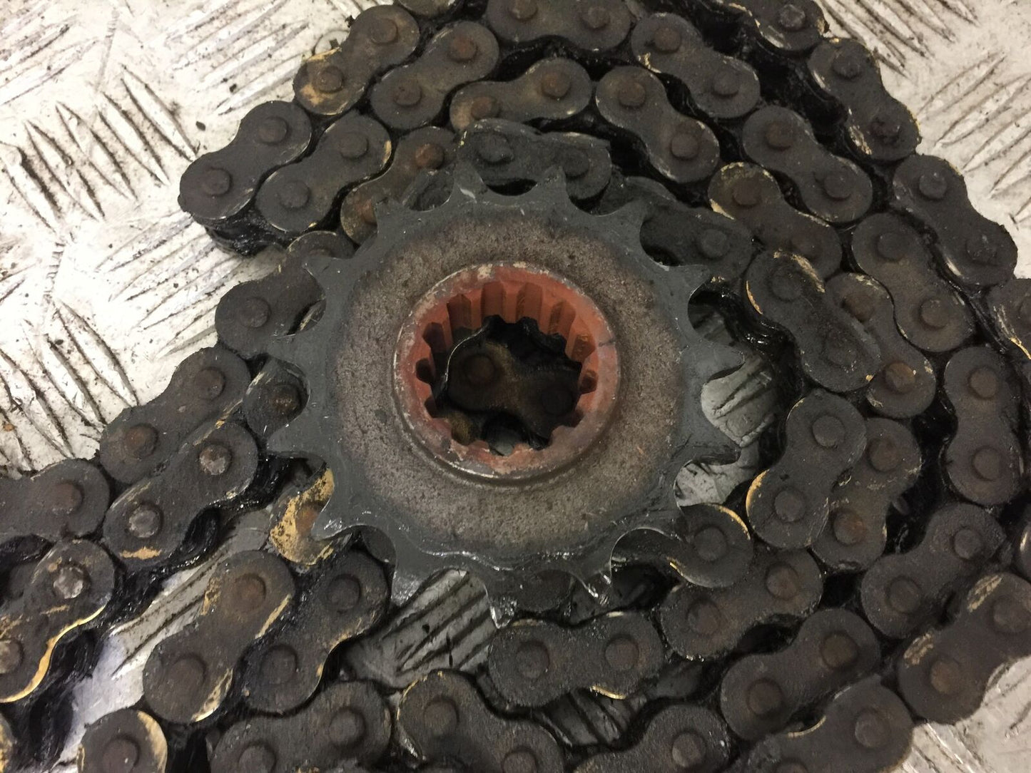 HONDA CB650 F CB 650 FA-E CHAIN AND FRONT SPROCKET  YEAR 2014-2017 STOCK 609
