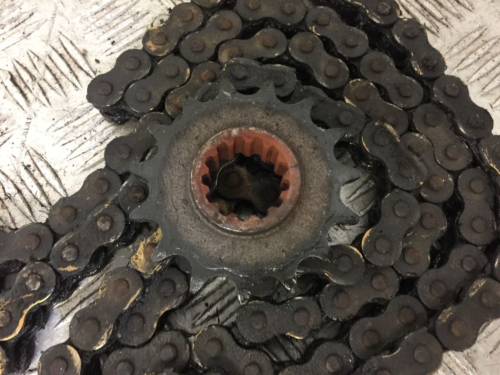 HONDA CB650 F CB 650 FA-E CHAIN AND FRONT SPROCKET  YEAR 2014-2017 STOCK 609