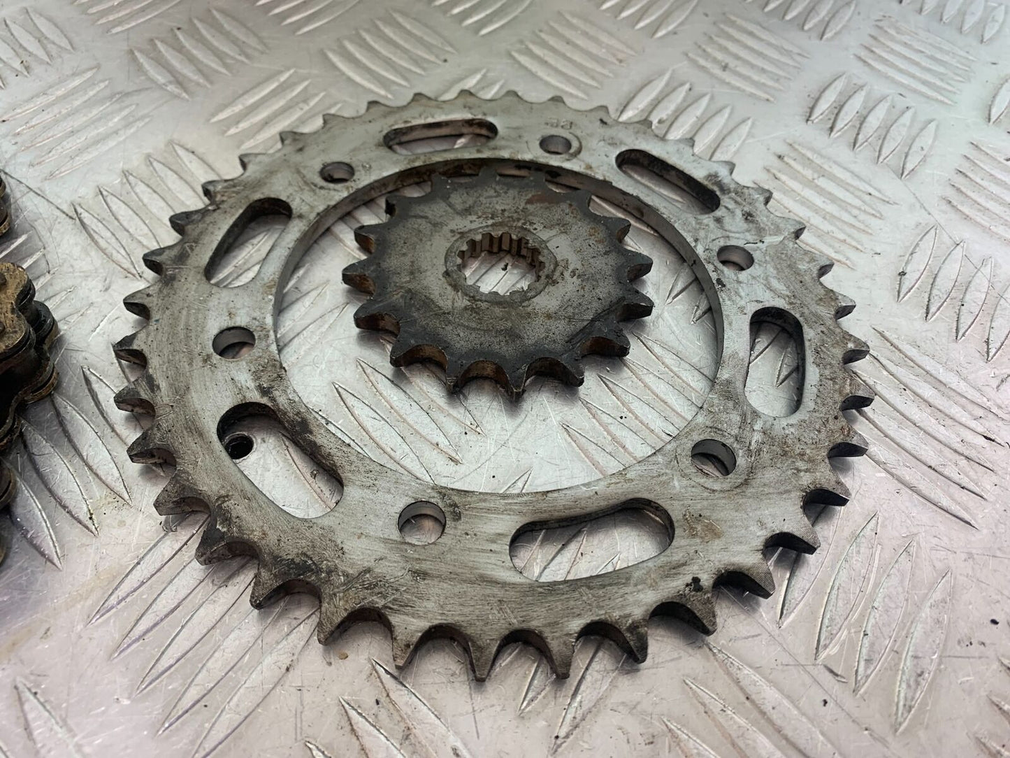 KAWASAKI Z750 ZR750 ZR-7S CHAIN & SPROCKETS (USED) YEAR 1999-05 (CMB1135)