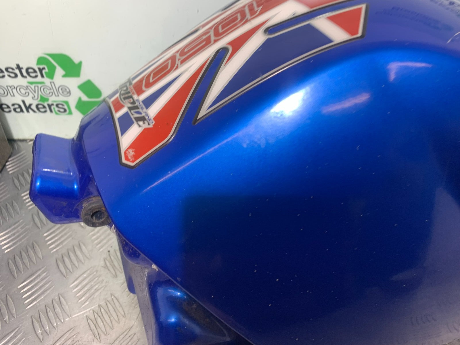 TRIUMPH 1050 SPRINT ST PETROL TANK  2004-2007 (CMB1197)