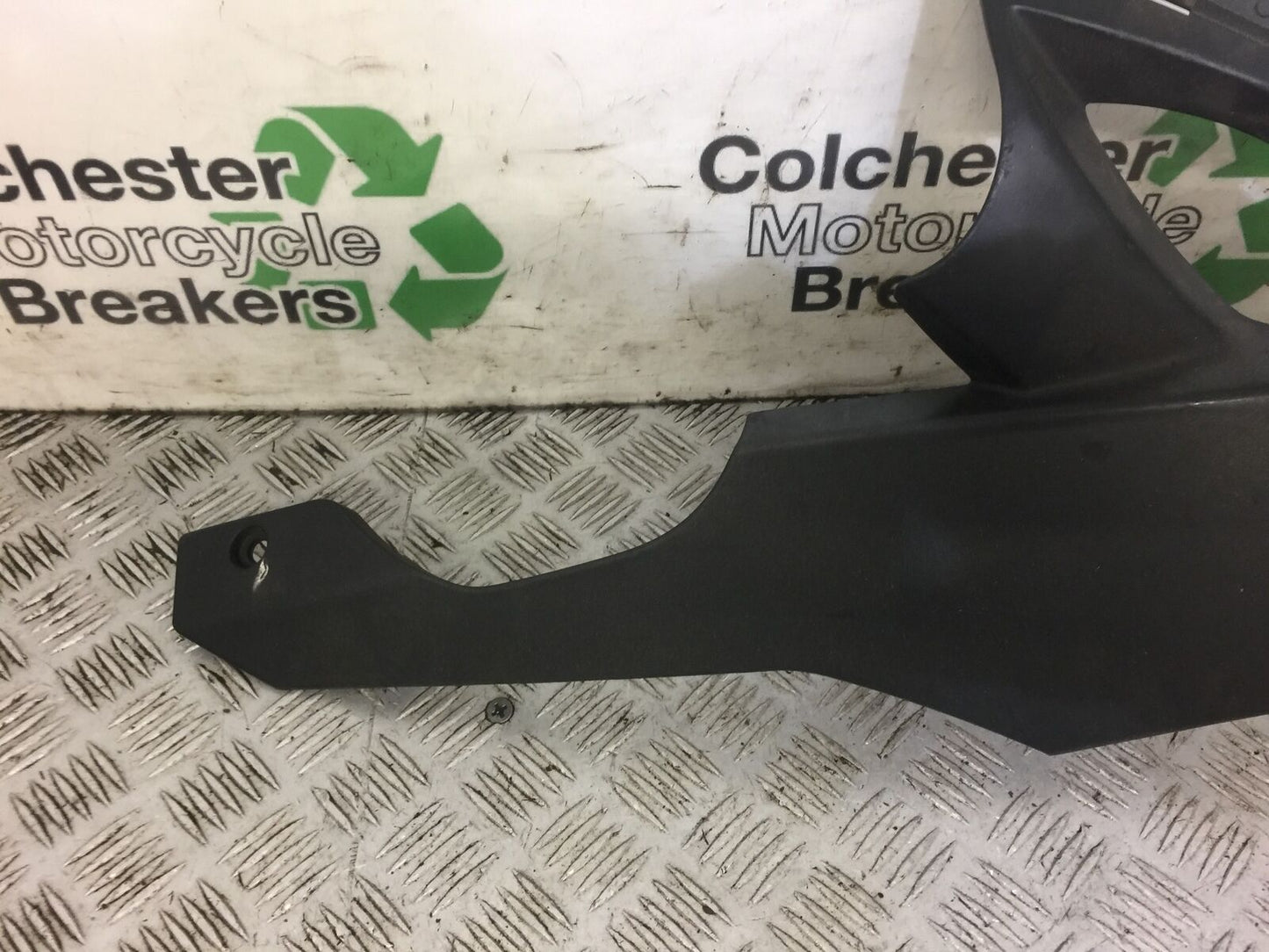 KAWASAKI ZX10R ZX10 R RIGHT BELLYPAN   2008-2010 (STOCK 519)