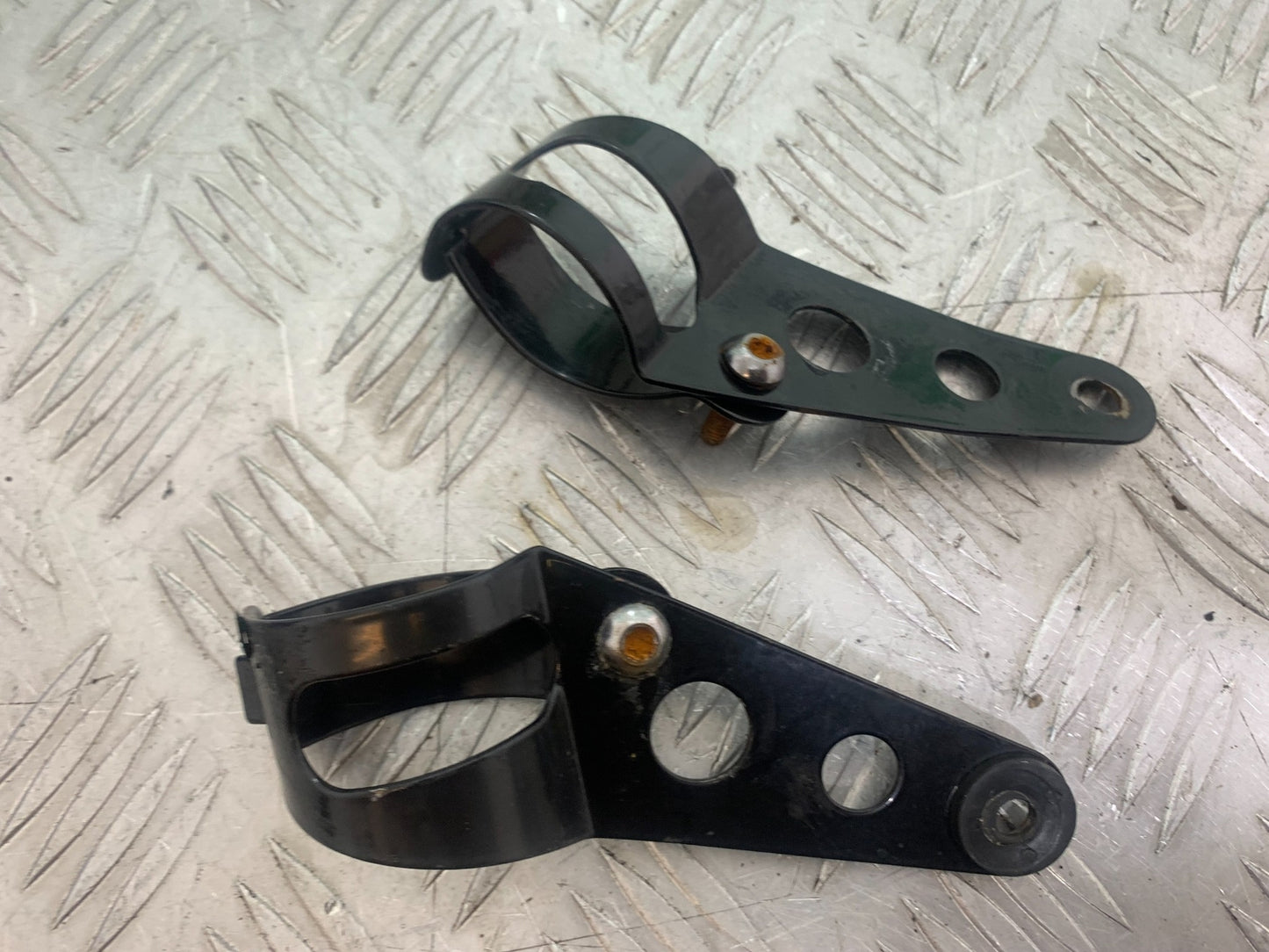YAMAHA XV535 XV 535 VIRAGO HEADLIGHT BRACKETS    YEAR 1994-02 (CMB1162)