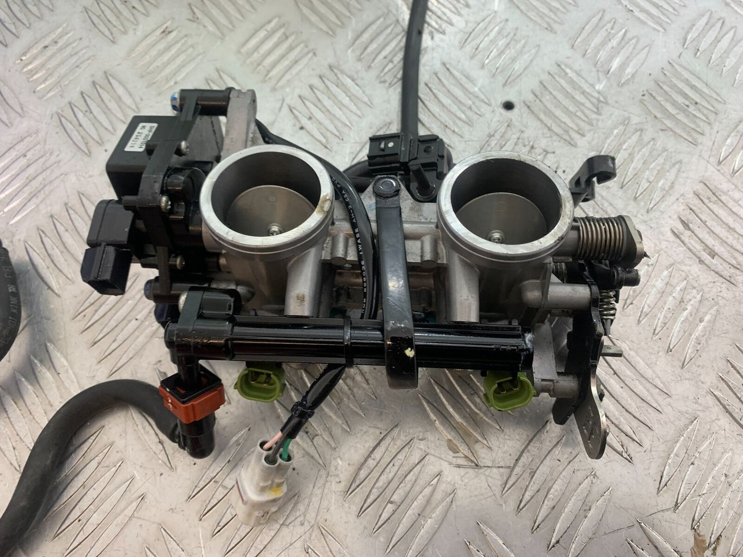 KAWASAKI Z650 ER650 KNFAN THROTTLE BODIES  YEAR 2022-2024 (CMB1112)