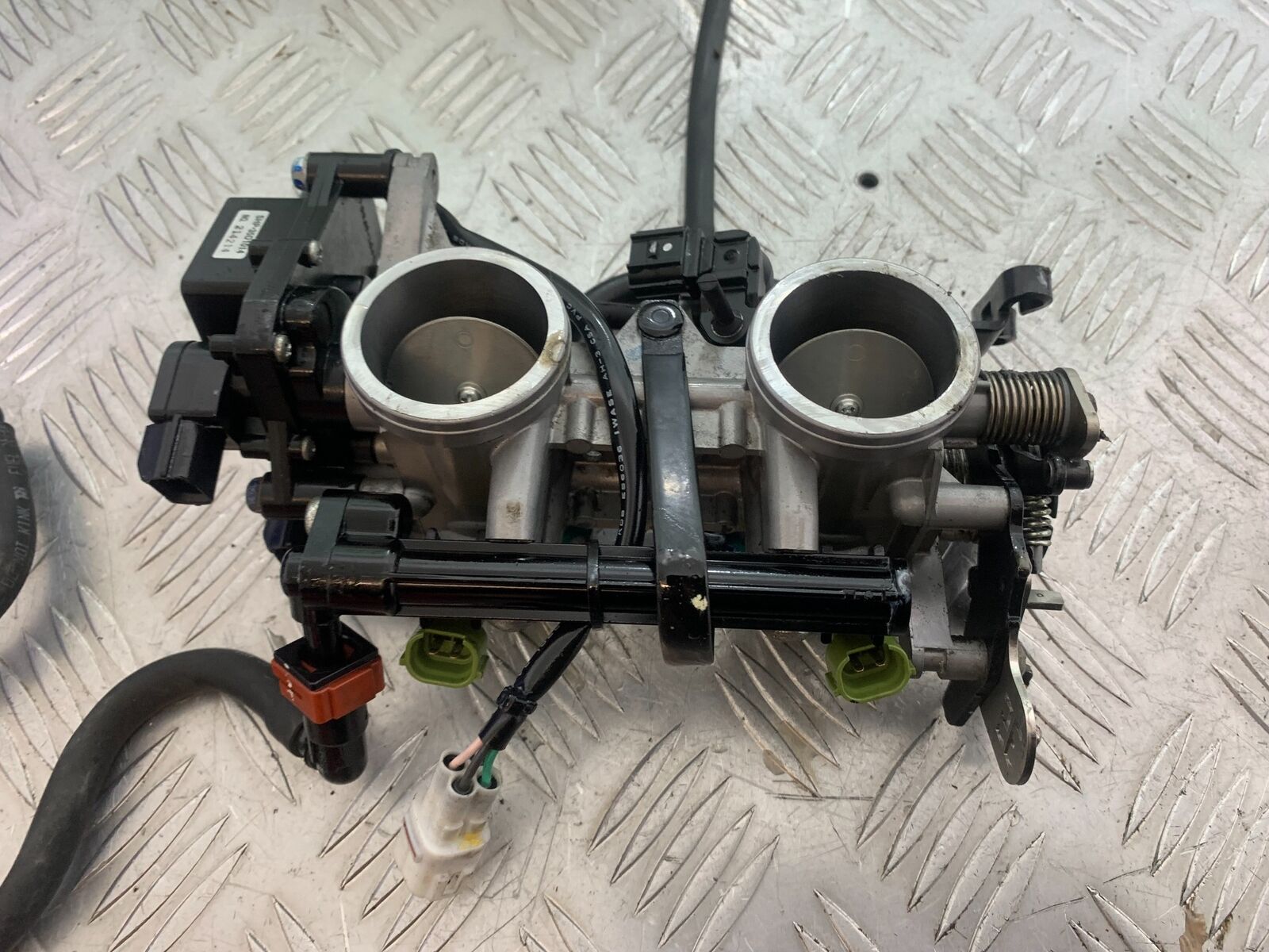 KAWASAKI Z650 ER650 KNFAN THROTTLE BODIES  YEAR 2022-2024 (CMB1112)