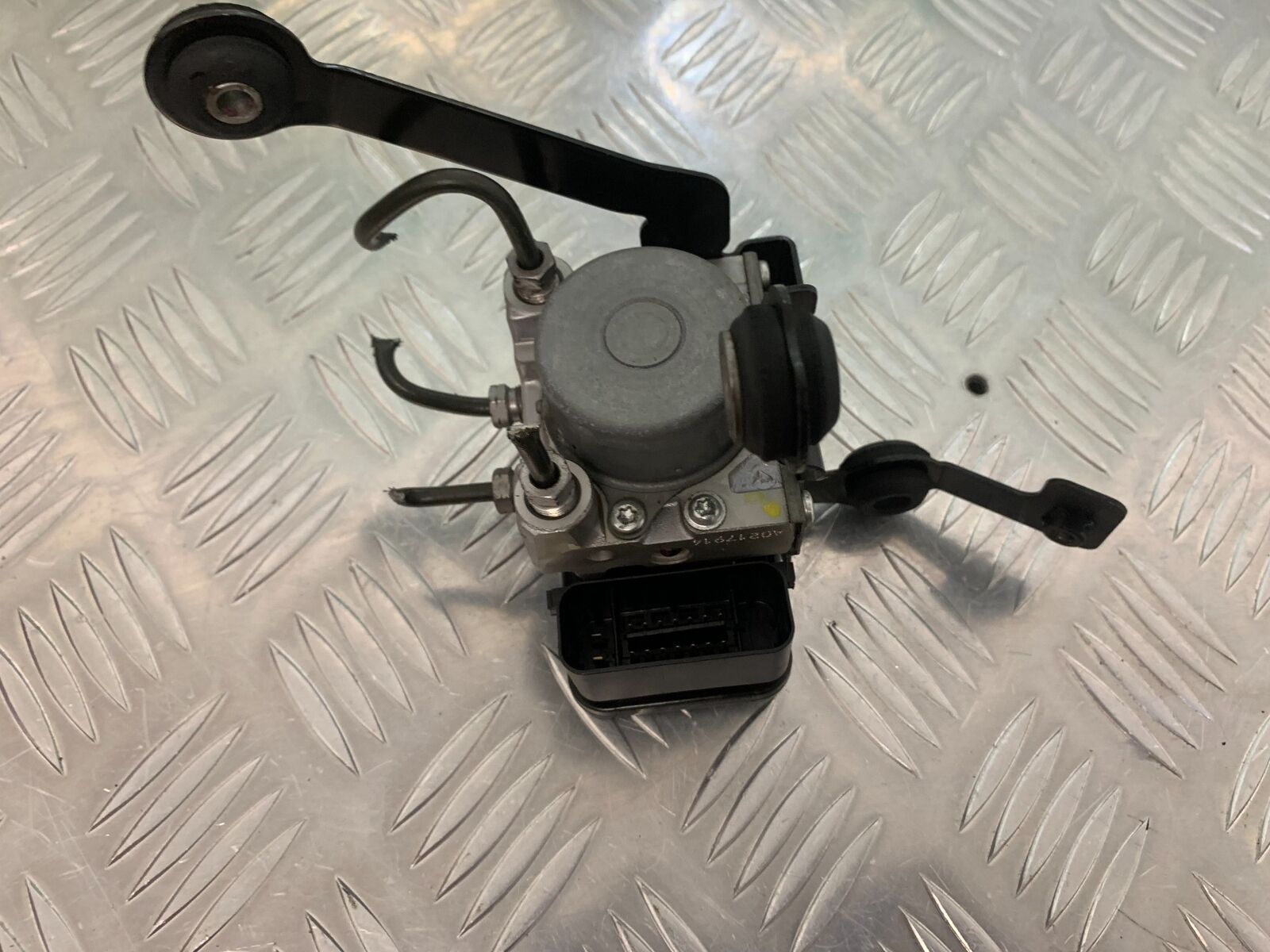 TRIUMPH TIGER 800 XCX ABS PUMP  YEAR 2015-2017  (STOCK 966)