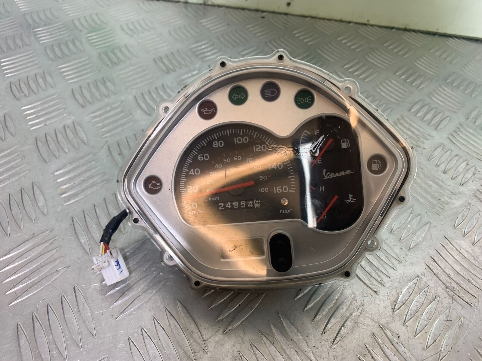 PIAGGIO VESPA GTS 300 CLOCKS SPEEDO DASH  YEAR 2010 (CMB1062)