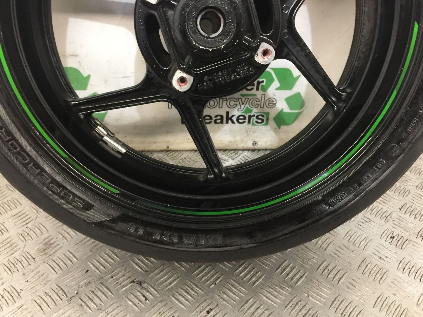 KAWASAKI Z800 Z 800 REAR WHEEL  YEAR 2015  (STOCK 874)