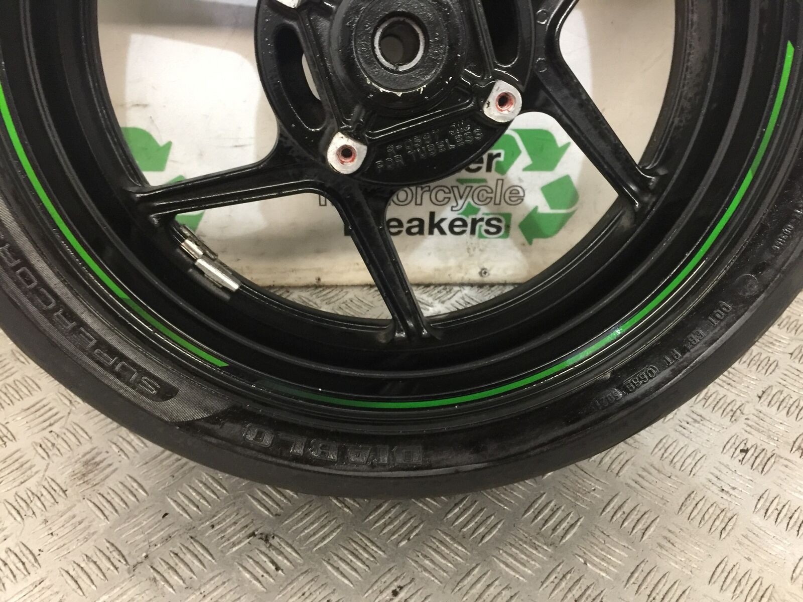 KAWASAKI Z800 Z 800 REAR WHEEL  YEAR 2015  (STOCK 874)
