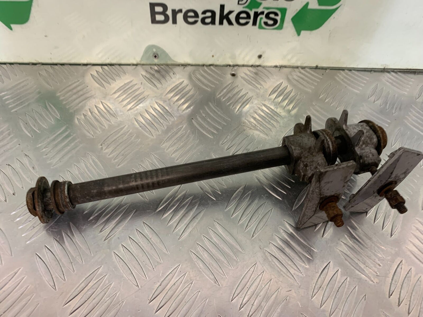YAMAHA FZS600 FAZER 600 REAR WHEEL SPINDLE  YEAR 2002-03  (STOCK 950)