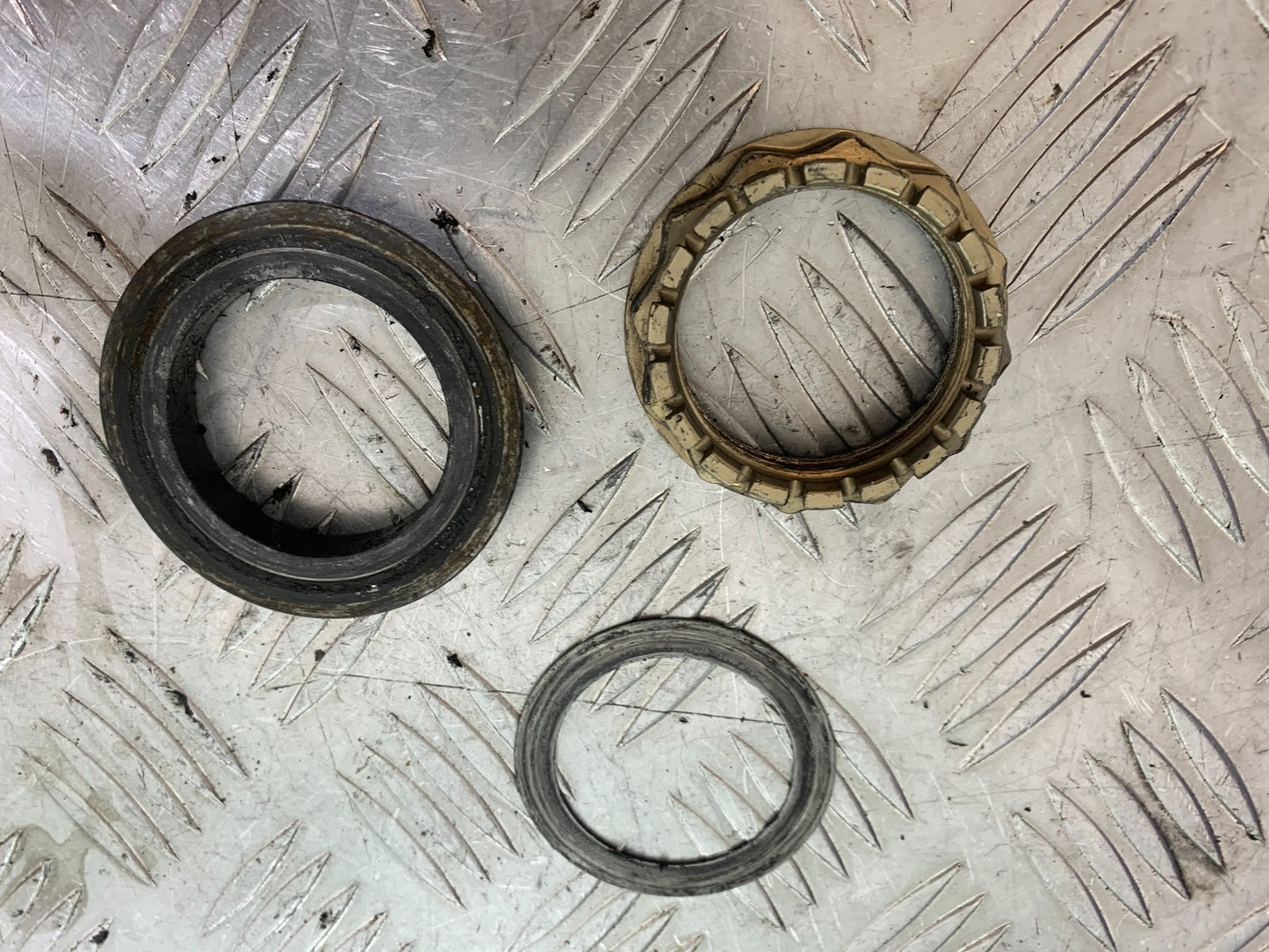 MV AGUSTA 800 F3 REAR WHEEL NUT AND CLIPS YEAR 2013-2016 (CMB1152)