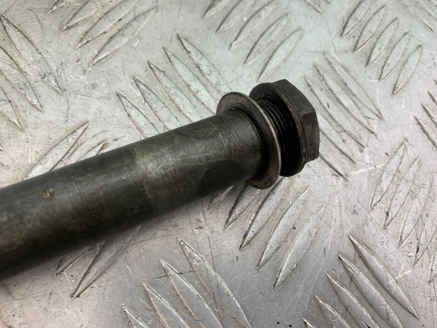 APRILIA RSV1000 RSV 1000 MILLE FRONT WHEEL SPINDLE   1998- 2003 (CMB1184)