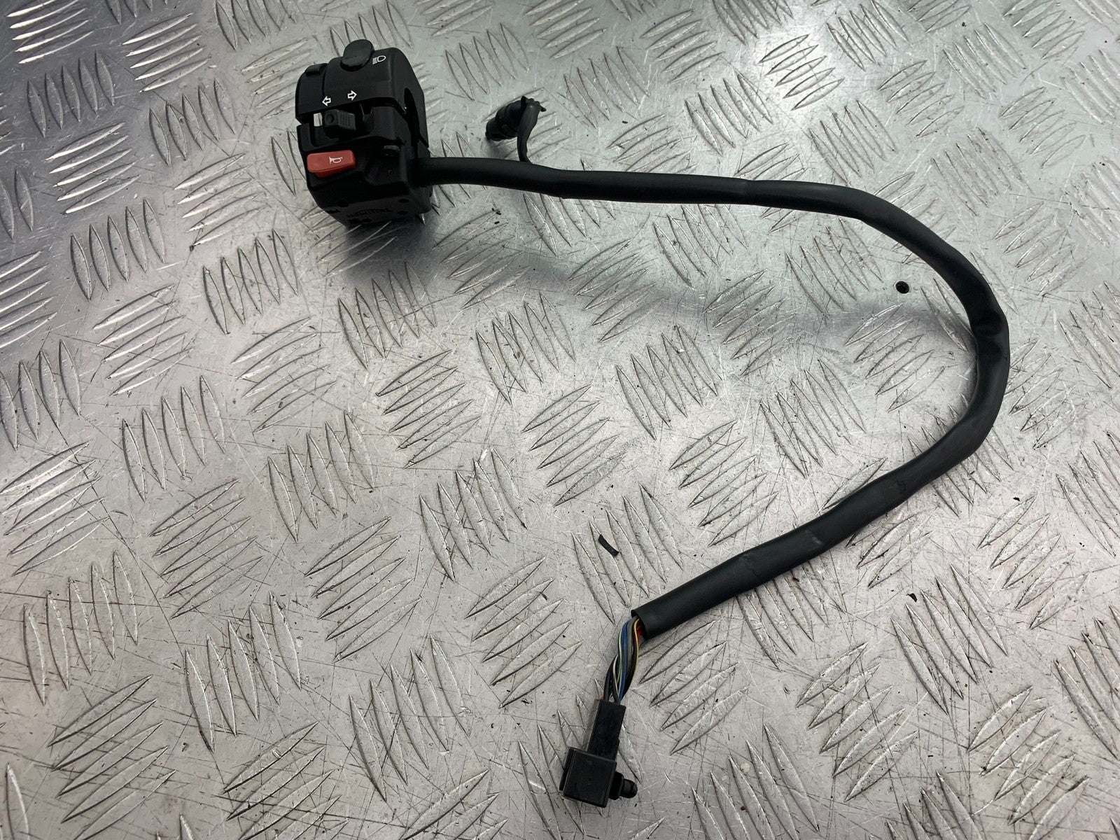 TRIUMPH 675 STREET TRIPLE RX LEFT SWITCH GEAR  2015- 2017 (CMB1299)