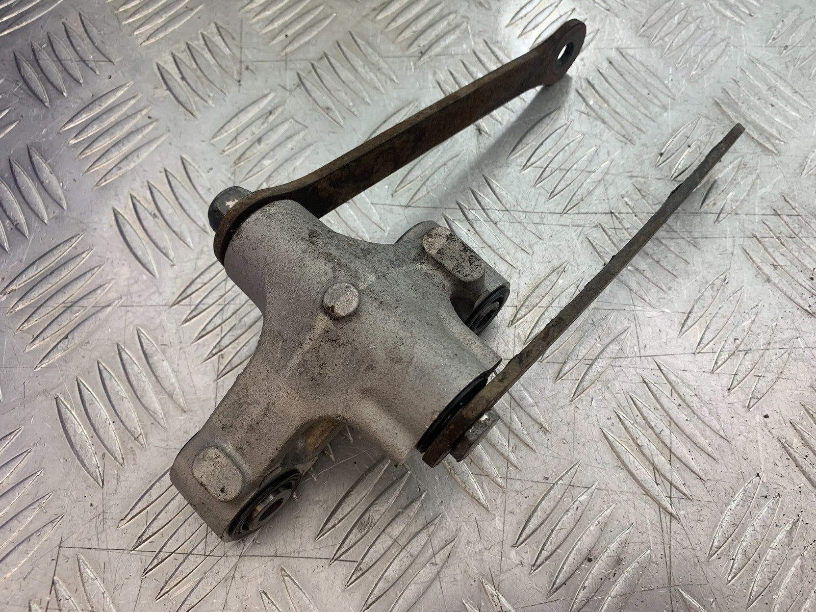 KAWASAKI Z750 Z 750 REAR SHOCK LINKAGE YEAR 2004-2006  (CMB1234)