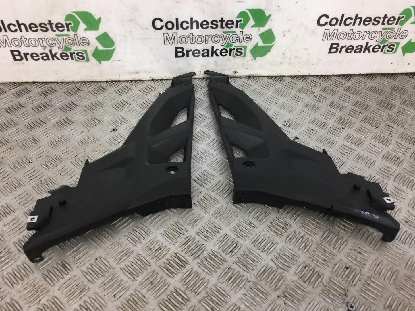 YAMAHA MT 125 MT125 LEFT & RIGHT SIDE INFILLS YEAR 2014-2019 ABS (STOCK 477)