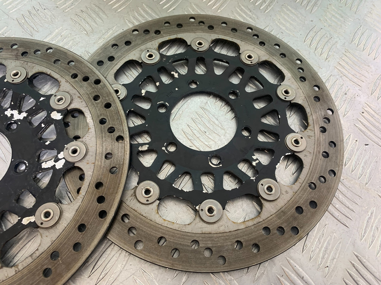 TRIUMPH 955i SPRINT ST FRONT BRAKE DISCS   YEAR 1999-2004 (CMB1124)