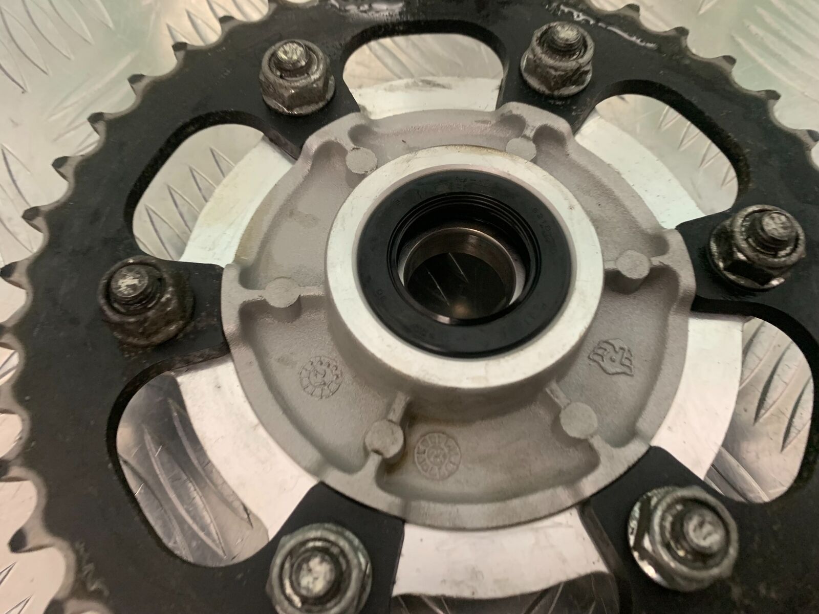 ROYAL ENFIELD 350 CLASSIC REAR SPROCKET CARRIER   YEAR 2022 (STOCK 967)