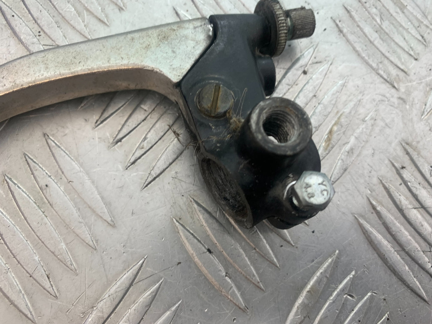 YAMAHA YBR125 YBR 125 CLUTCH LEVER BRACKET  YEAR 2010-2017 (CMB1163)