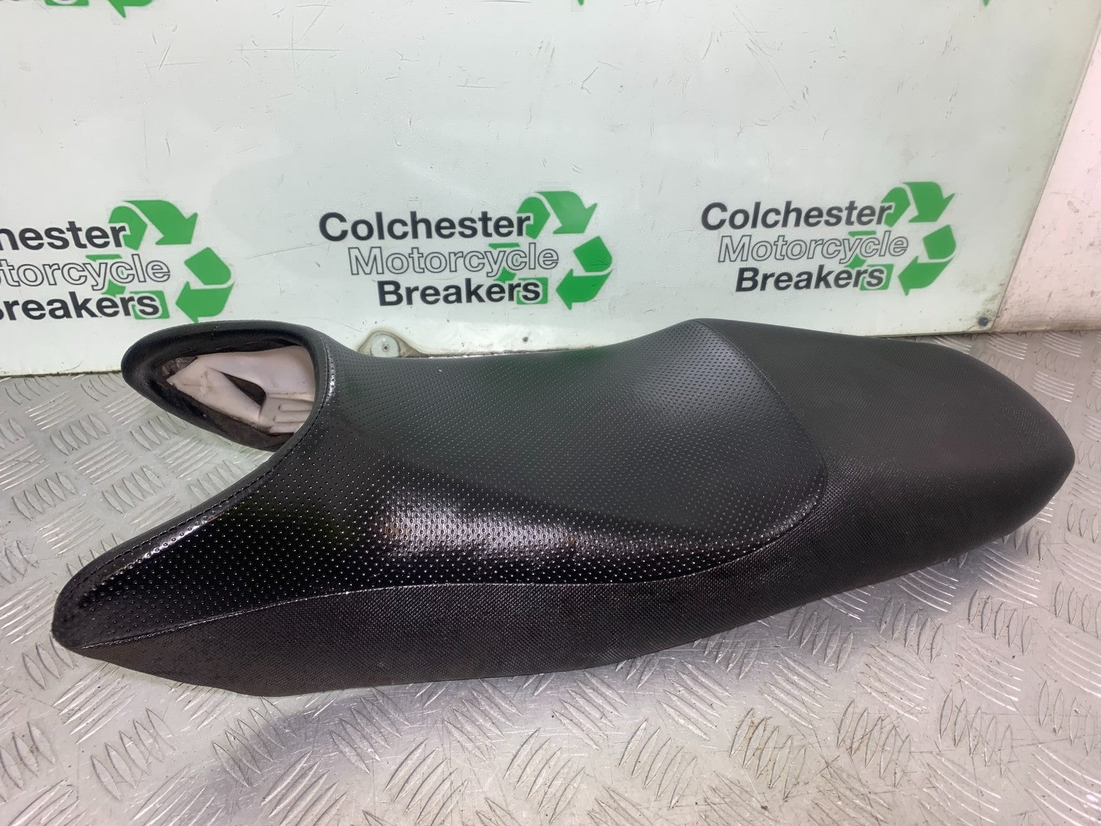 SUZUKI GS500 GS 500 SEAT   YEAR 2001-2008 (CMB1254)