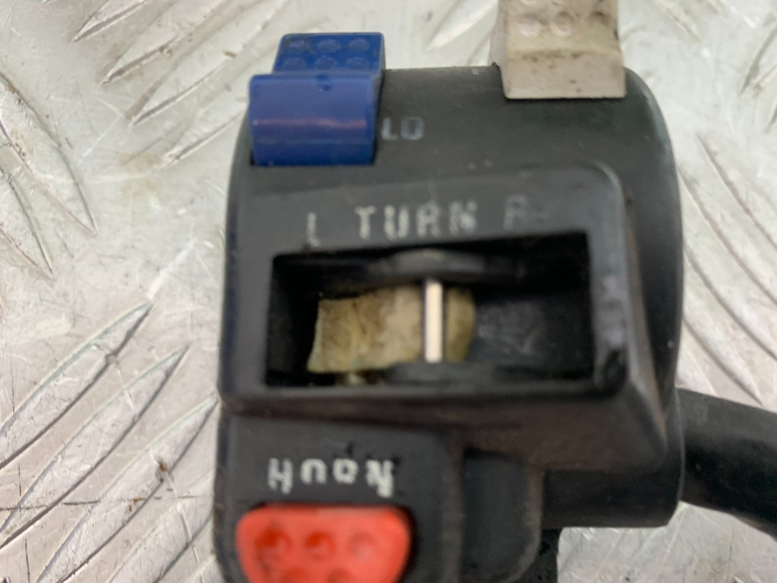 KAWASAKI KLR250 KLR 250 LEFT AND RIGHT SWITCH GEARS   YEAR 1984-2001 (CMB1225)