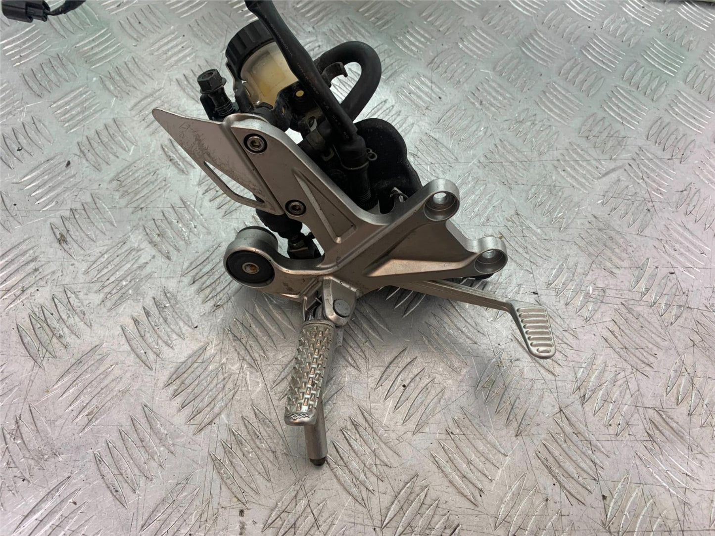 HONDA CBR1000 rr FIREBLADE FRONT RIGHT HANGER   2012-2016 (CMB1280)