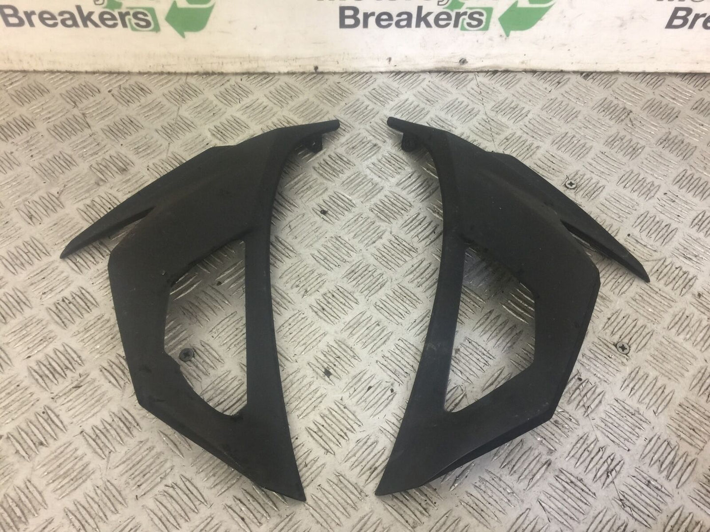 KAWASAKI NINJA 400 LEFT AND RIGHT INFILLS  YEAR 2019  (STOCK 635)