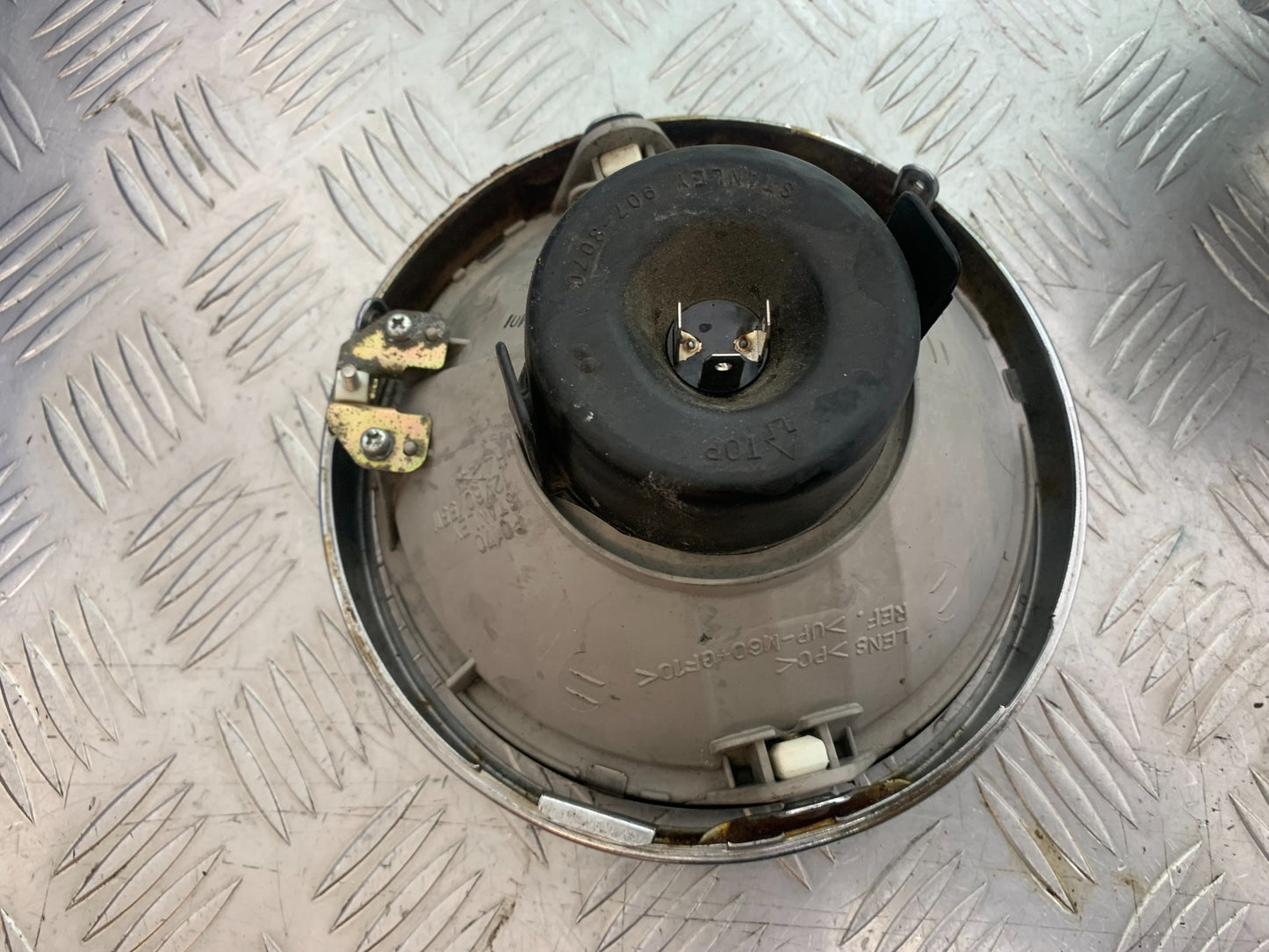 SUZUKI GSF600 GSF 600 BANDIT HEADLIGHT AND BACKING   YEAR 2001-2003 (CMB1157)