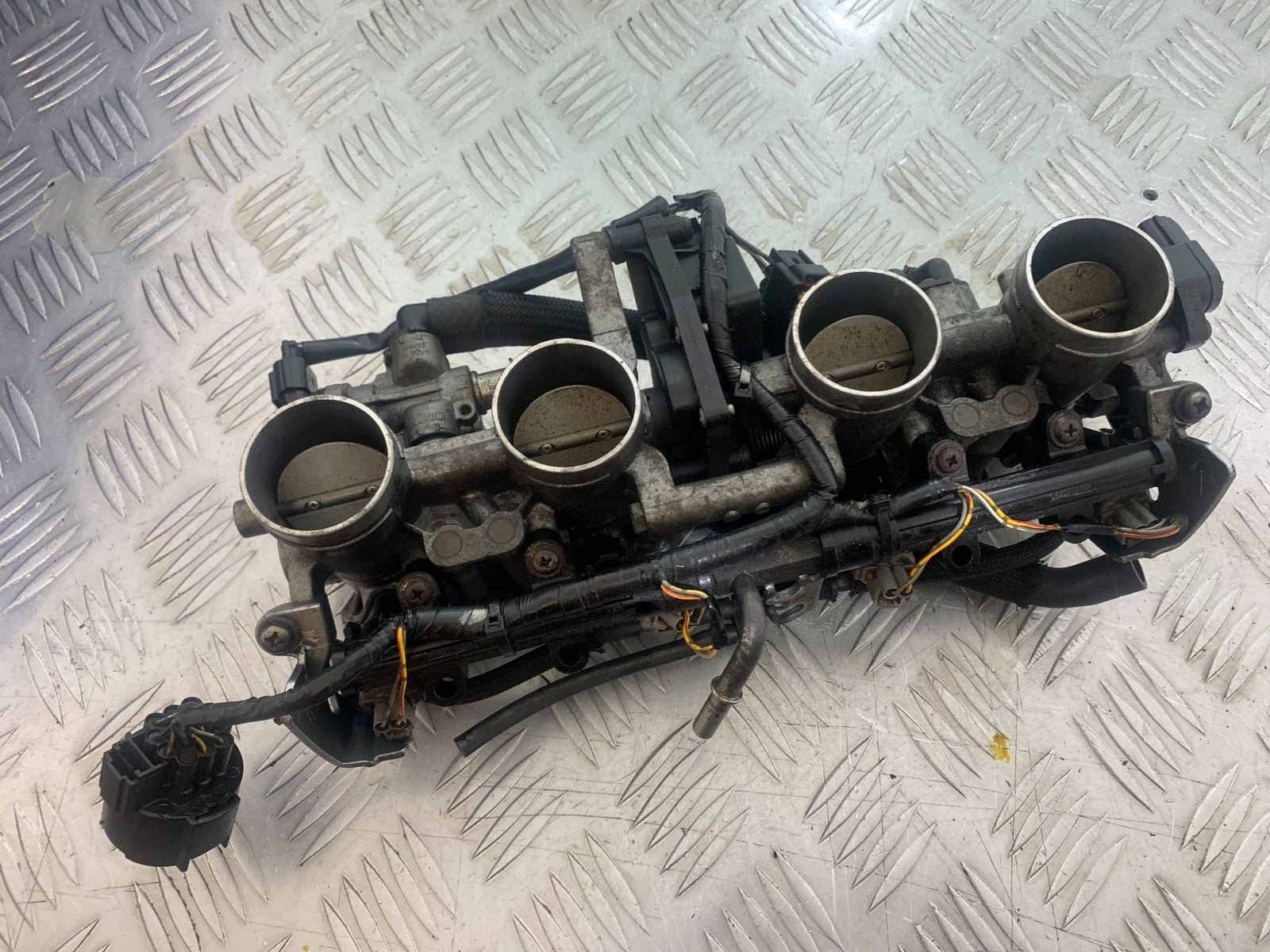SUZUKI GSF650 GSF 650 THROTTLE BODIES   YEAR 2007-2009  (CMB1161)
