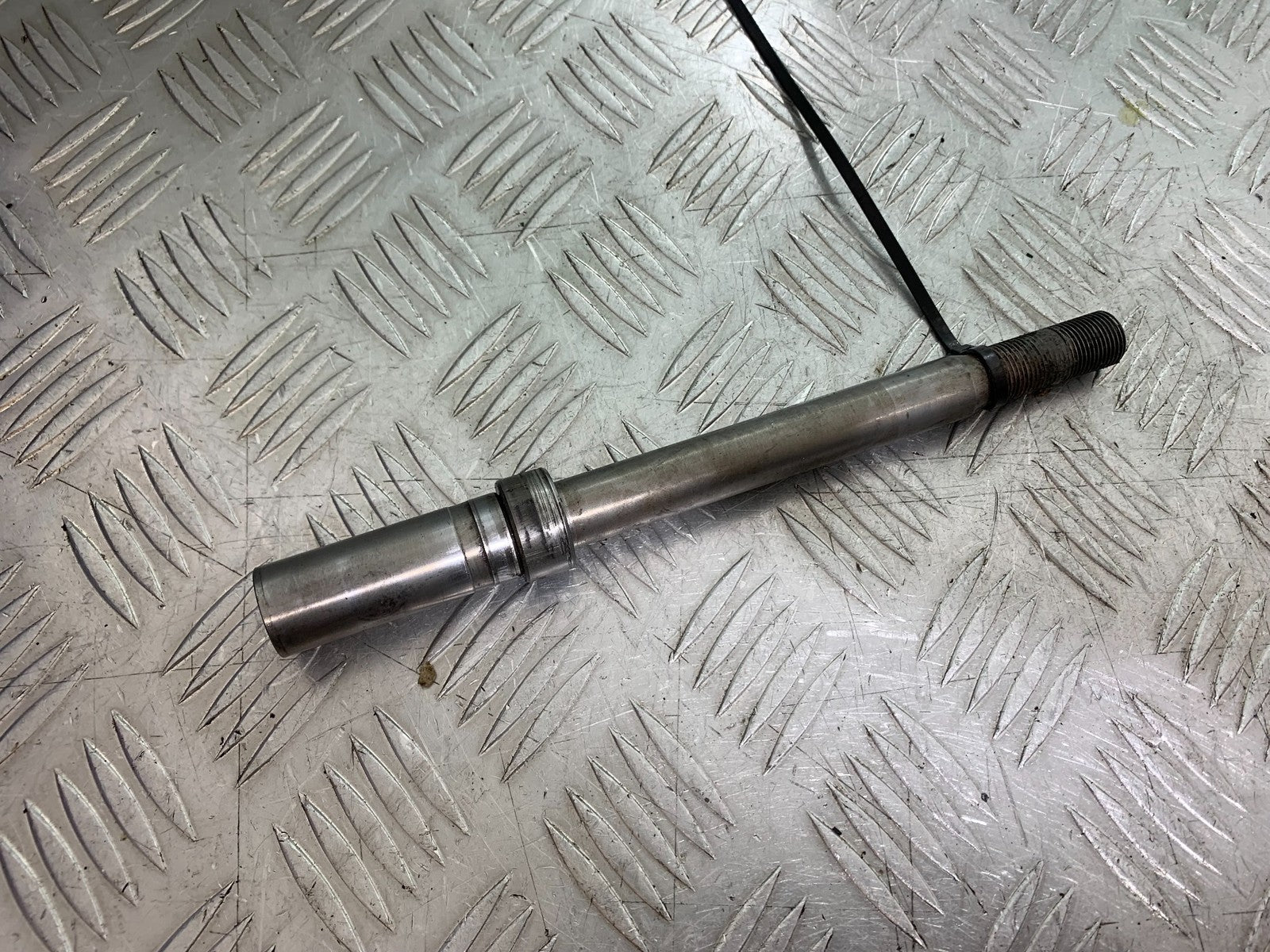BMW F800 GT FRONT WHEEL SPINDLE YEAR 2013-2017 (CMB1248)
