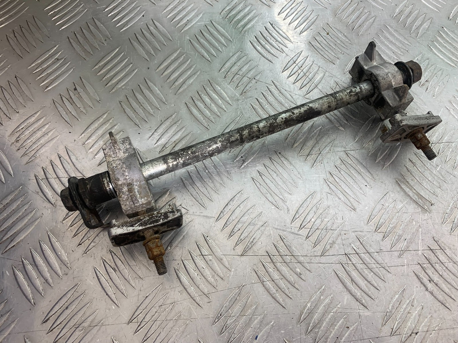 YAMAHA XJ6 XJ6-S REAR WHEEL SPINDLE  YEAR 2009-2015  (CMB1212)