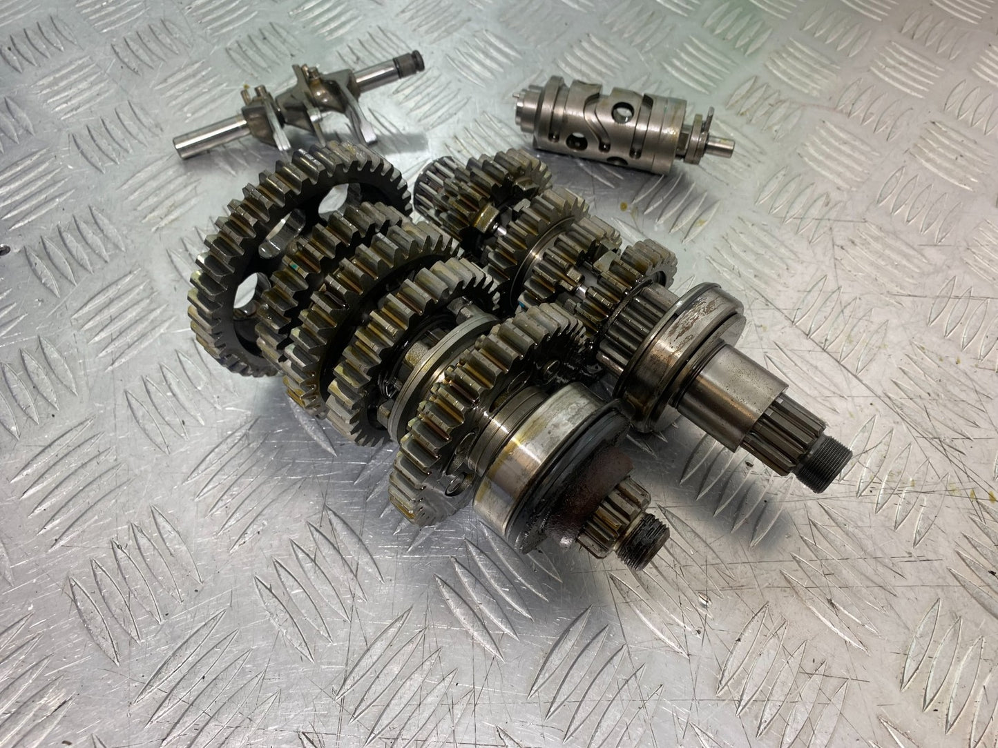 TRIUMPH 955I SPRINT RS GEAR BOX  YEAR 1999-04