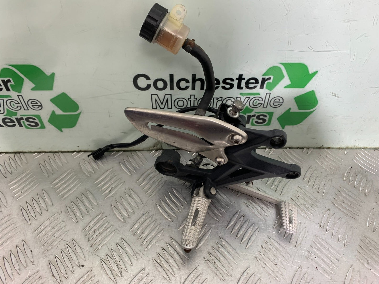 TRIUMPH 675 STREET TRIPLE RX FRONT RIGHT HANGER  2015- 2017 (CMB1299)