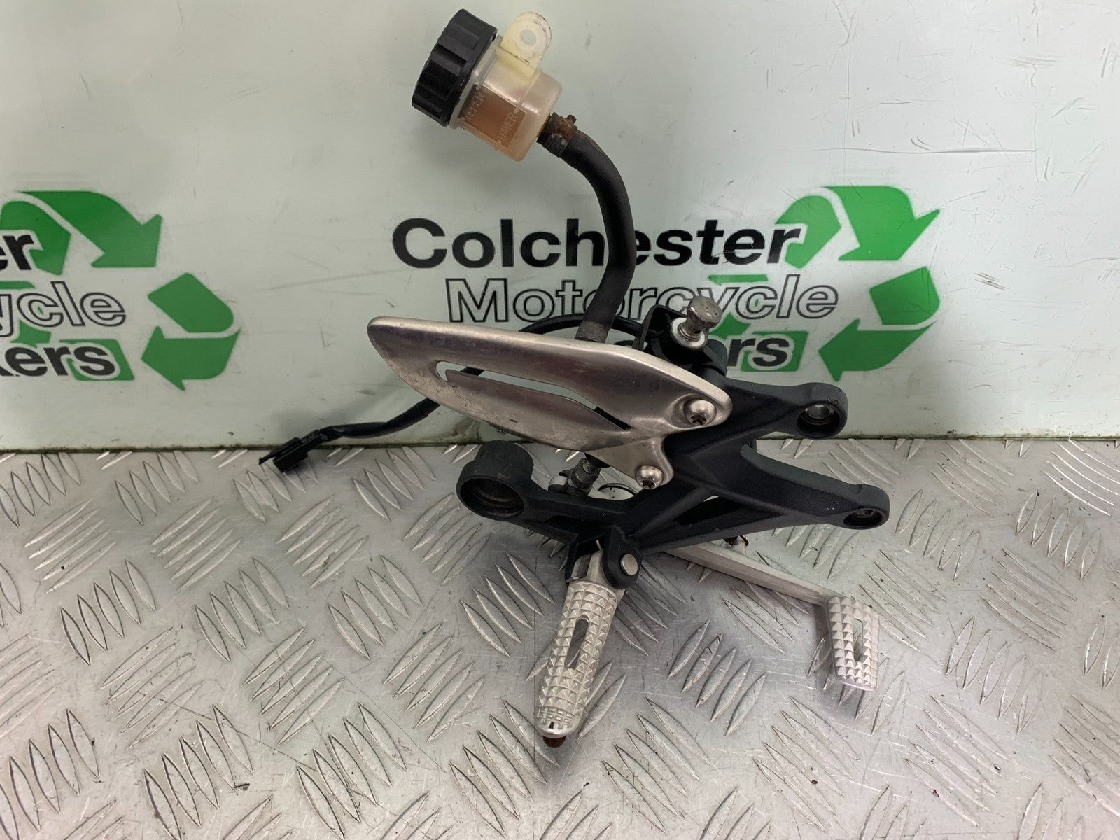 TRIUMPH 675 STREET TRIPLE RX FRONT RIGHT HANGER  2015- 2017 (CMB1299)