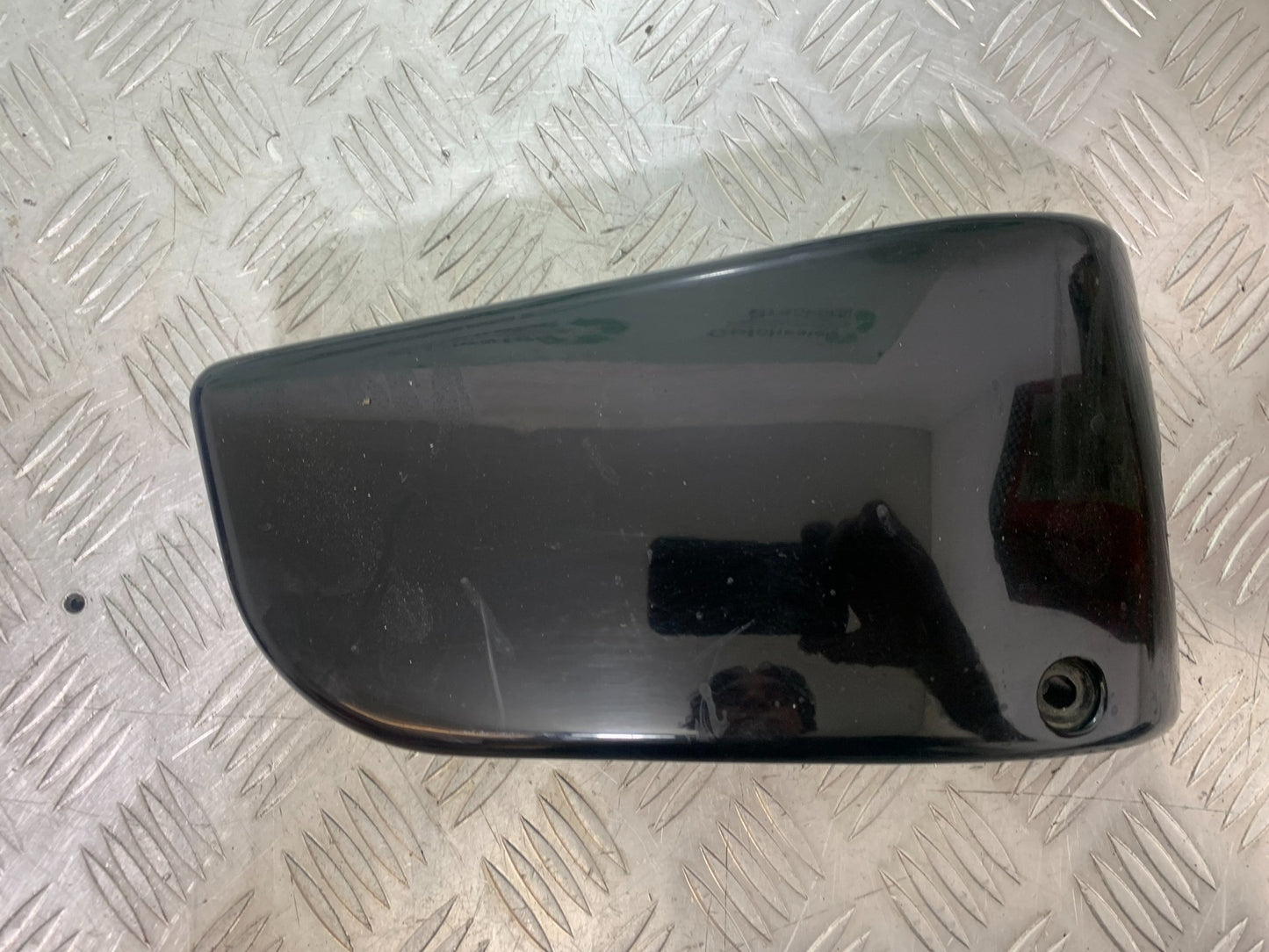 KAWASAKI VN1500 CLASSIC SEAT SIDE PANEL  YEAR 1999 -2006 (CMB1166)