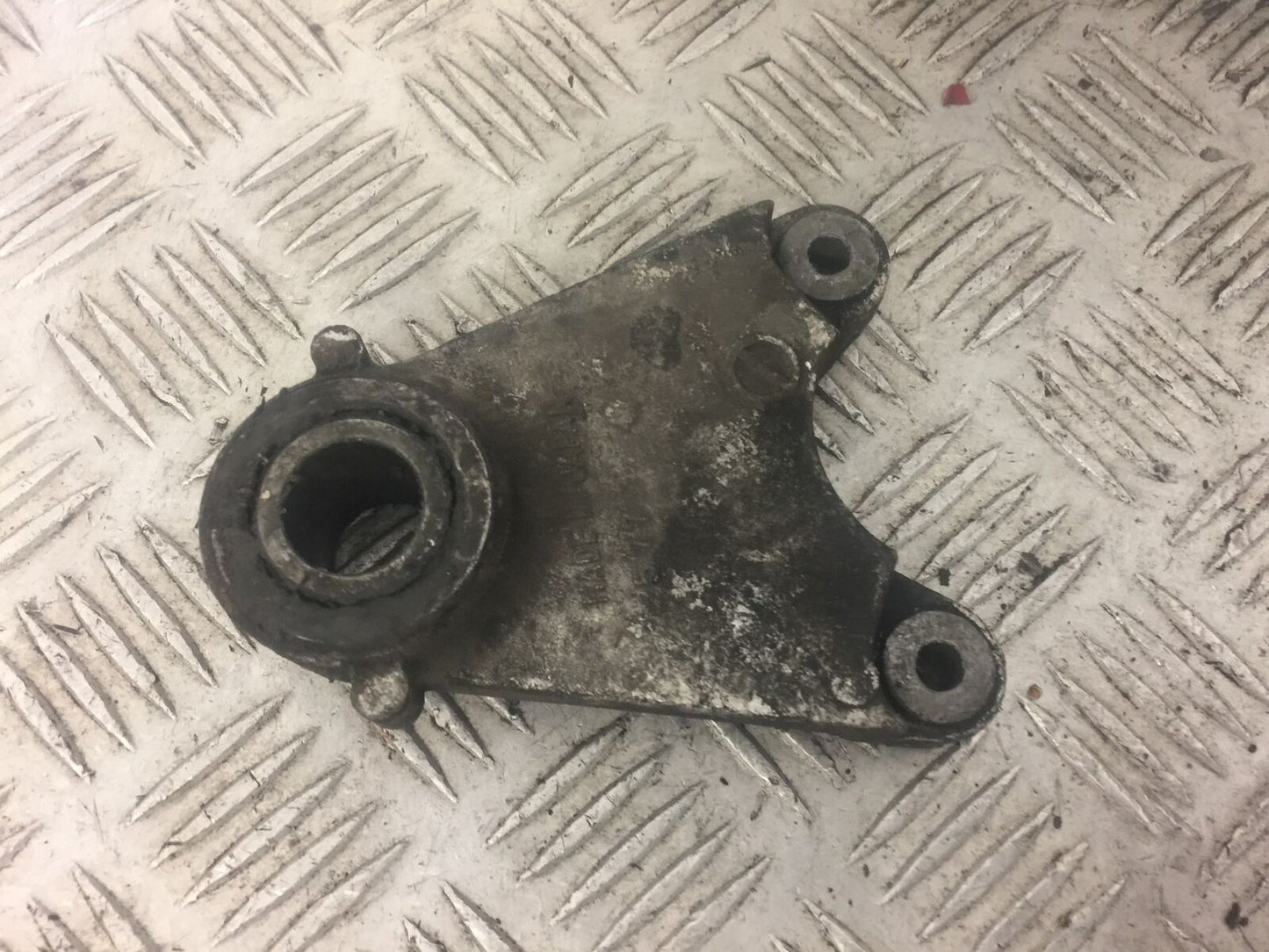 KAWASAKI ZZR1100 ZZR 1100 D REAR CALIPER BRACKET  YEAR 1994 1999 (STOCK 400)
